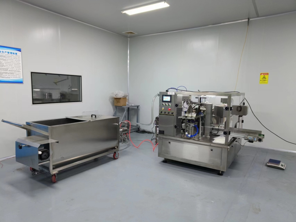 全自動(dòng)韭菜花醬給袋式包裝機(jī)如何根據(jù)物料濃度選型配套的灌裝機(jī)